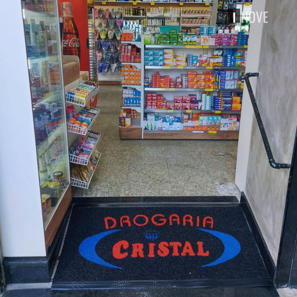 tapetes-personalizados-para-entradas-da-drogaria-cristal-no-meier-rj